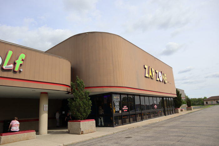 Elmwood Plaza 8 Theatres - May 22 2022 (newer photo)